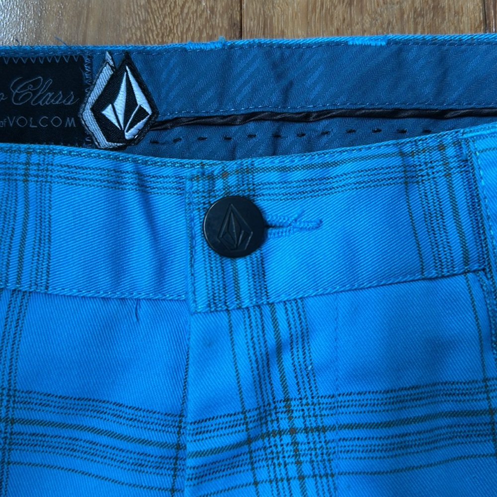 Volcom Shorts - Picture 3 of 6